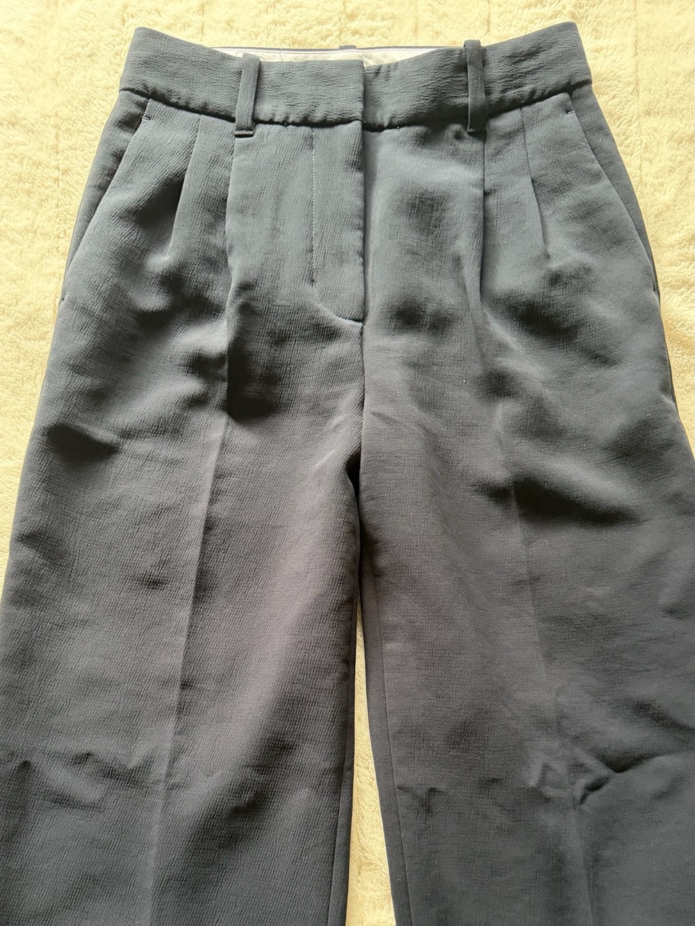 Aritzia The Effortless Pant Crepette in Dark Night Navy
